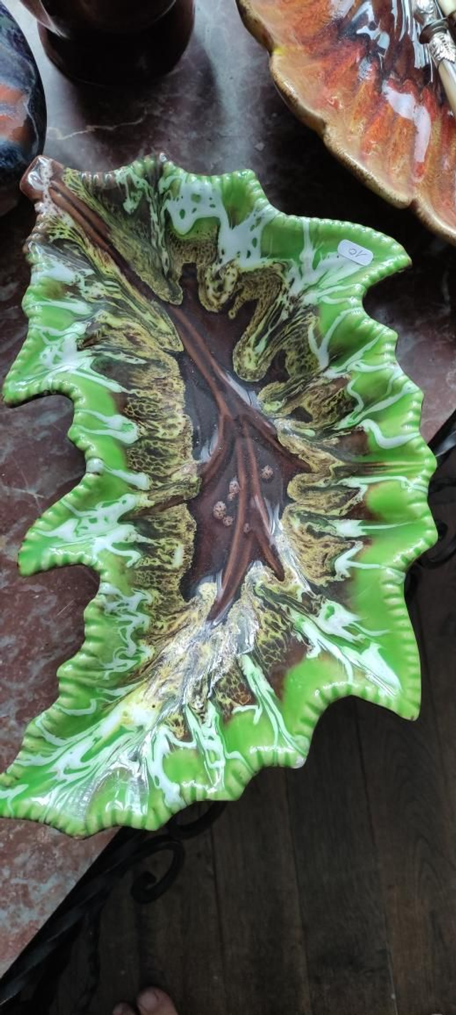 Plat feuille vallauris 