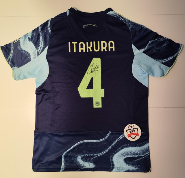 Gesigneerd Ajax uit Kik Itakura.