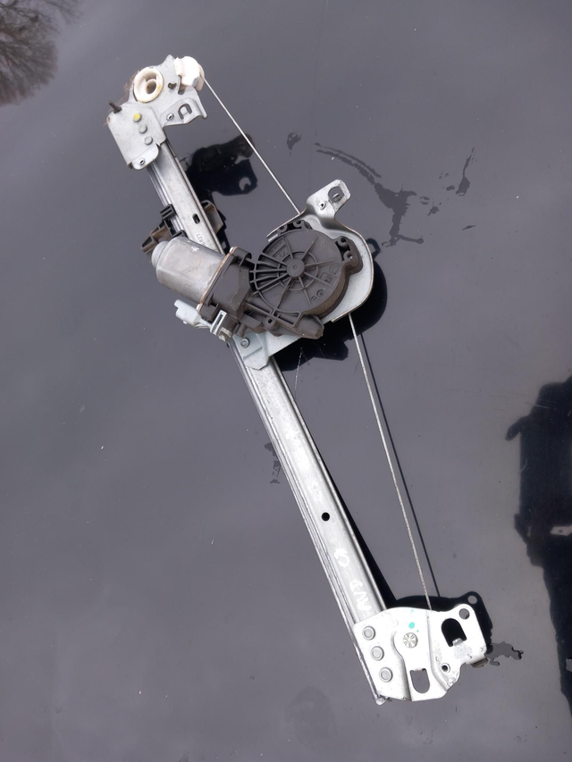 Lève-vitre avant droit 