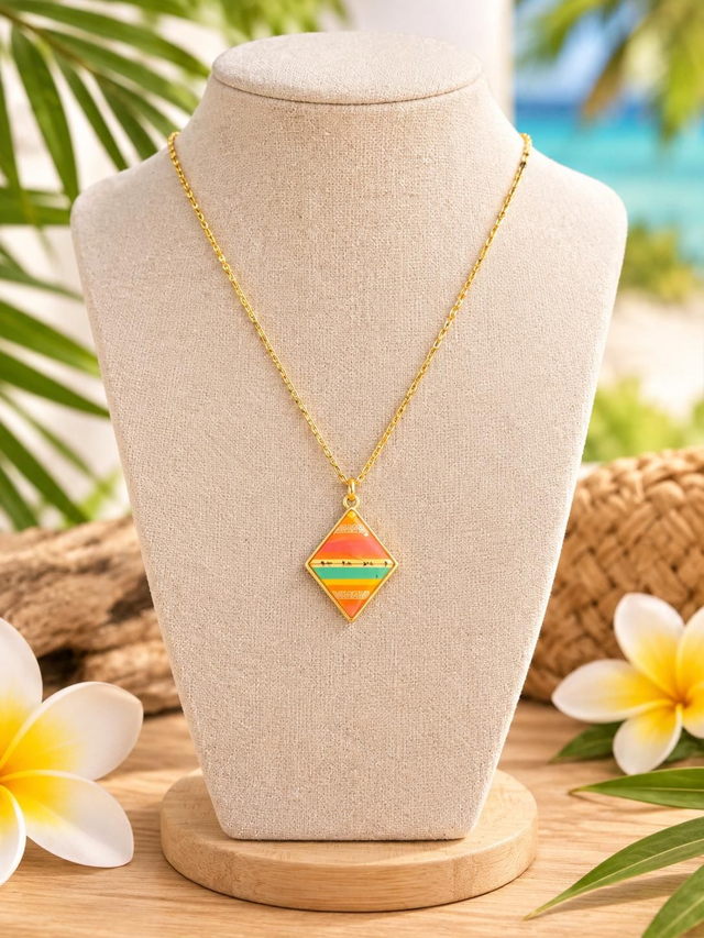 Collier doré pendentif losange coloré