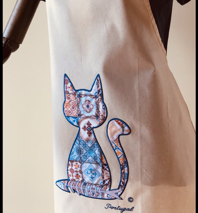 Avental gato bordado 