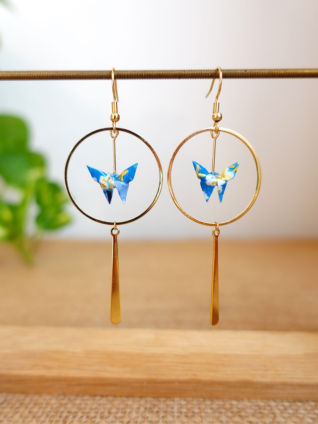 Origami Papillon / INOX doré / Papier japonais washi / Bleu, blanc, or / Créoles, anneaux / Bijou japonais origami / Boucles d&#039;oreilles /