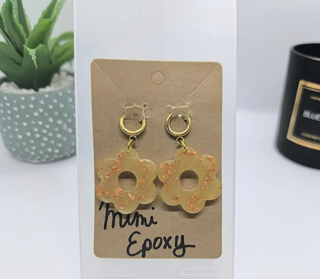 Boucles d'oreilles fleur dorée 