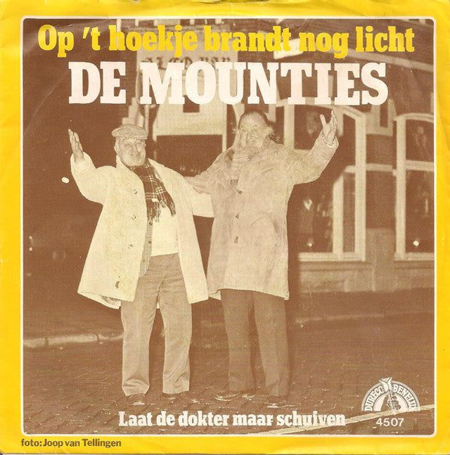 Mounties - Op &#039;t Hoekje Brandt Nog Licht