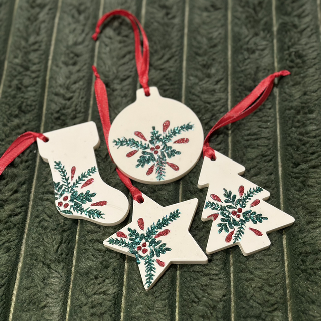 SET OF 4 BOTANICAL GLITTER BAUBLES