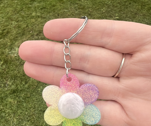 Rainbow flower resin keyring 🌈 