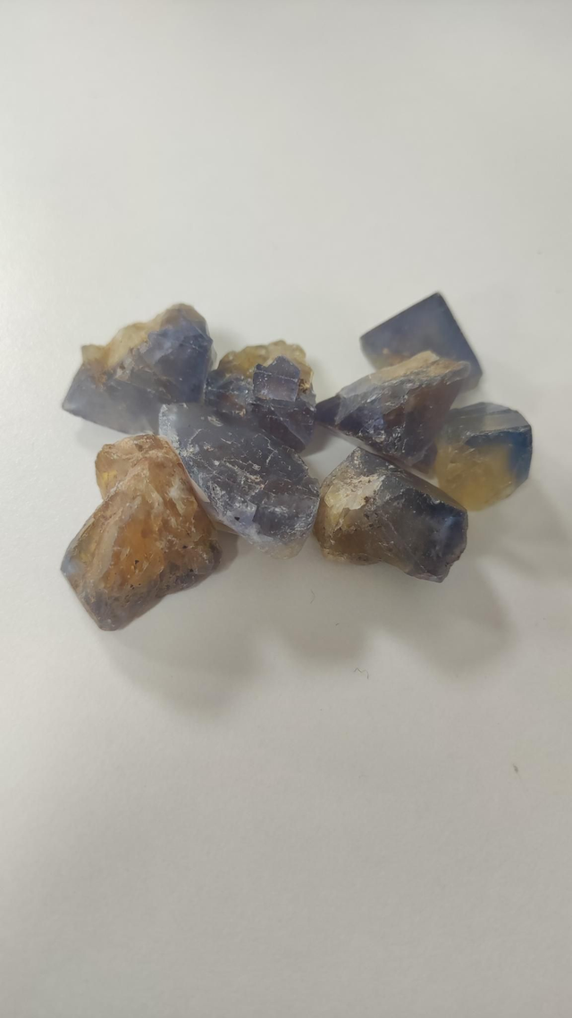 Fluorite bleue et jaune brut