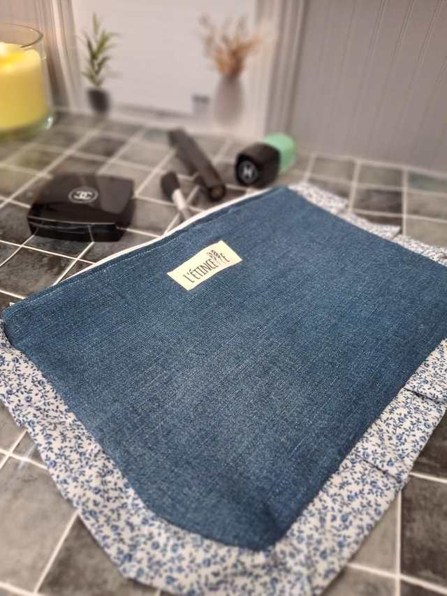 Trousse à froufrous - Jeans x Fleurs bleues