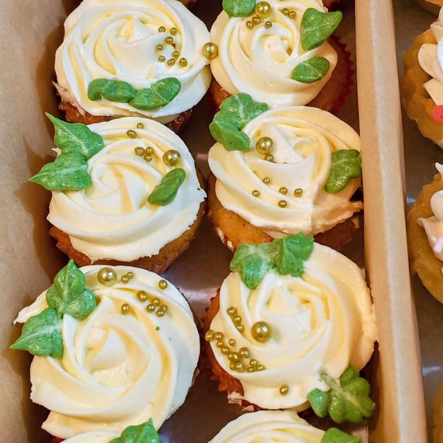Mini Cupcakes (tray of 12)