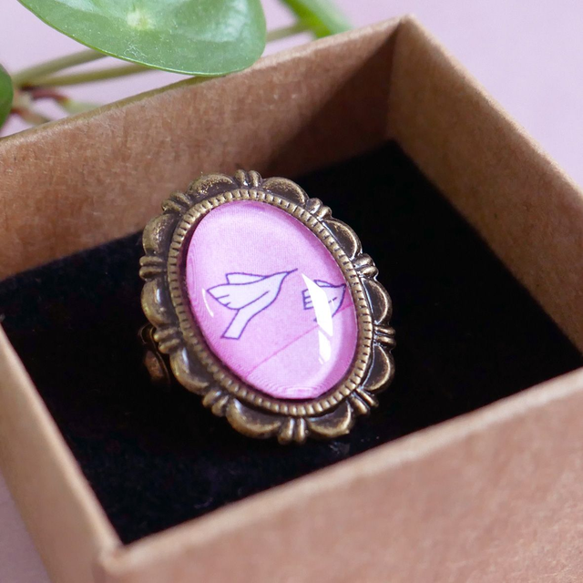 Broche ovale - Oiseau rose