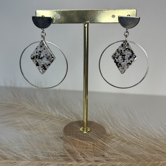 Boucles d’oreilles paillettes noir et blanche