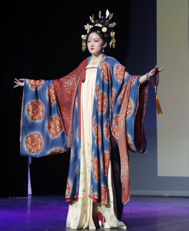 引路菩萨贵妇装束 Tenue de dame guidant bodhisattva