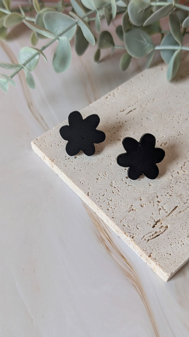 Petites boucles fleurs noires