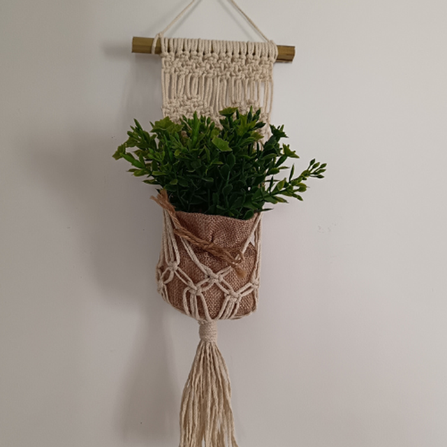 Porte plante mural en macramé coeur écru