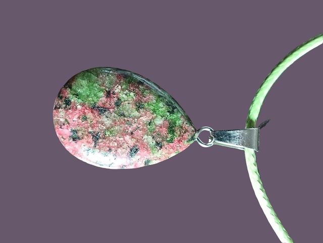 Zomerse natuursteen ketting