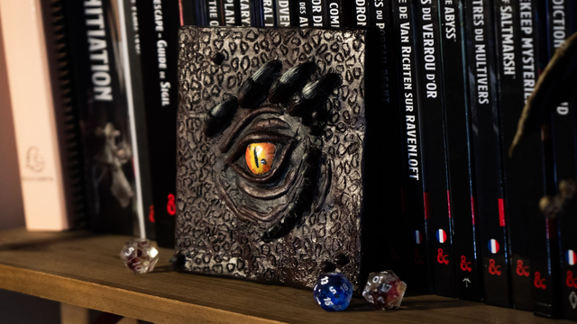 Oeil de dragon rouge [Grand format]