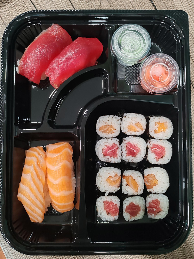 Plt 2 (16 pcs) maki saumon,maki thon,sushi saumon,sushi thon 