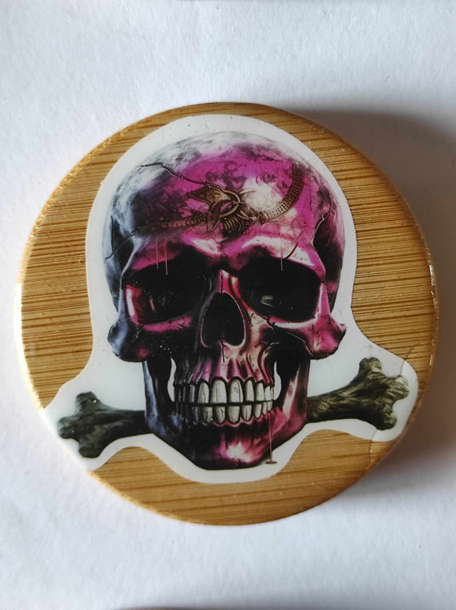 Décapsuleur Têde de mort magnétique frigo