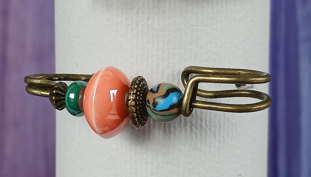 Broche orange brillant et vert sarcelle