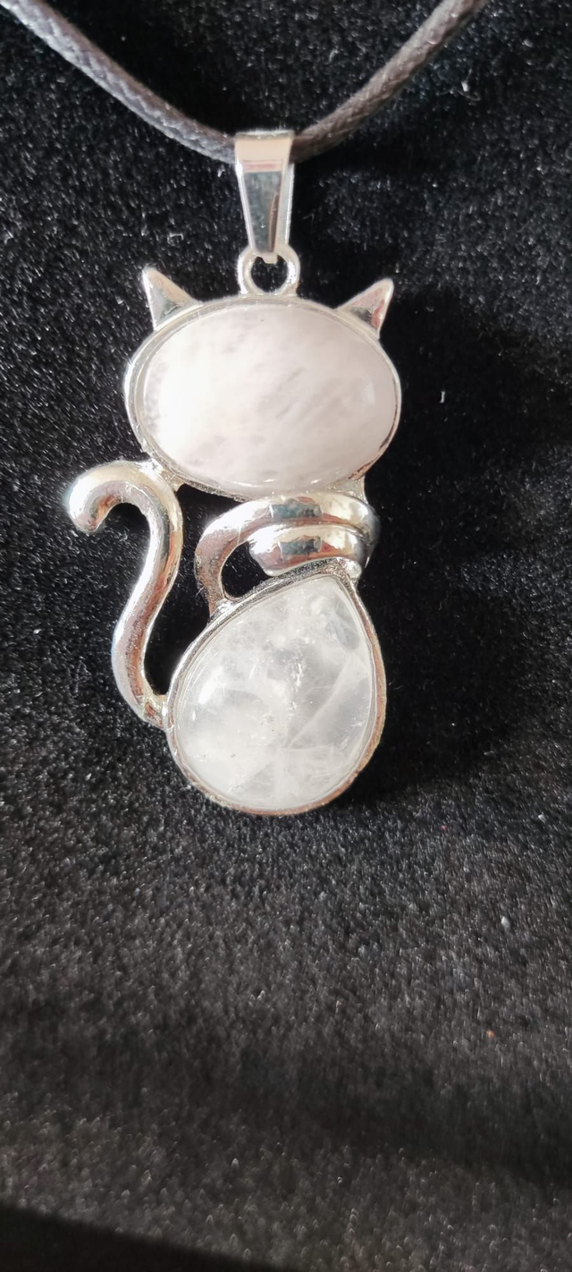 Pendentif chat en quartz rose