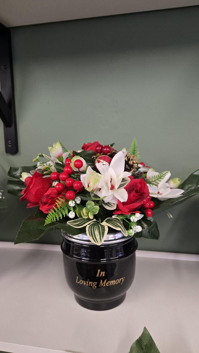 Christmas Memorial Pot – In Loving Memory