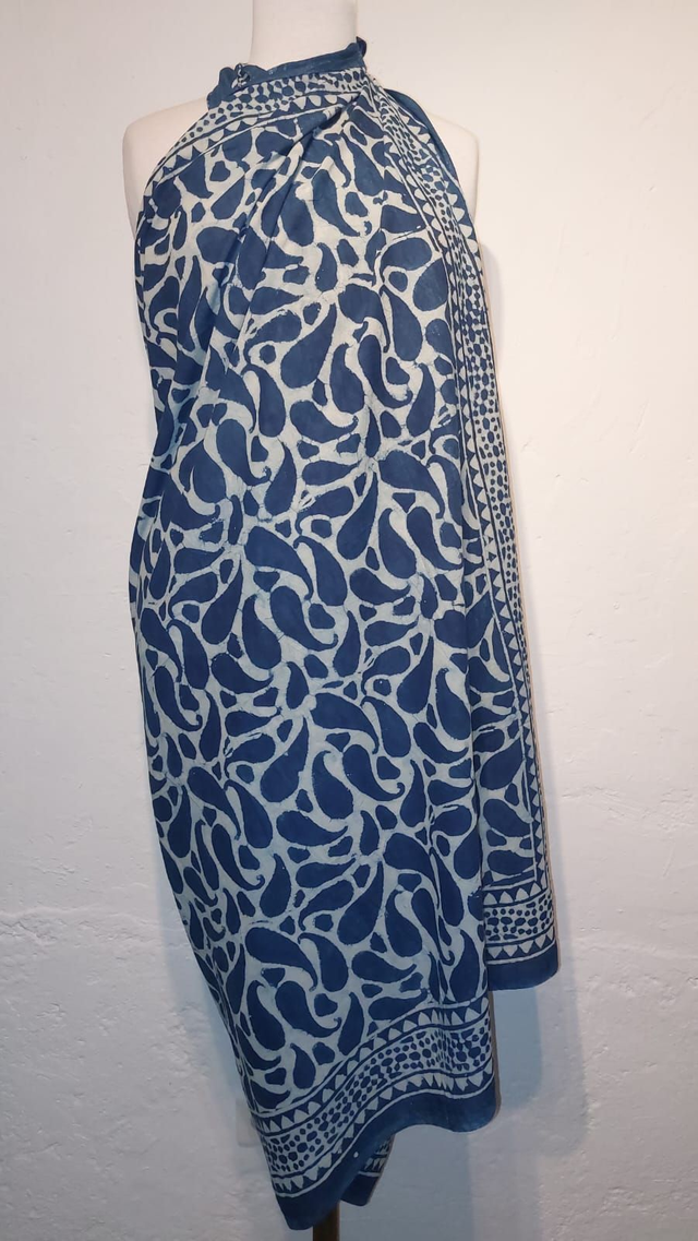 Paréo de plage en coton voile indien imprimé à la main – Motif pétales - Bleu et blanc - Teinture naturelle indigo – Étole & châle bohème 