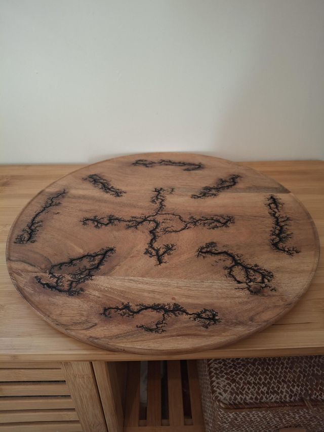 Grand plateau rond en acacia