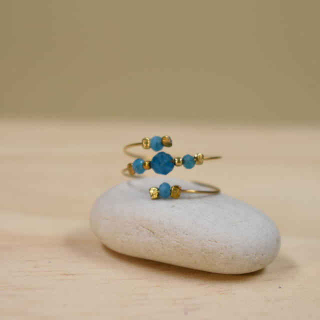 Bague 2 tours en apatite bleue