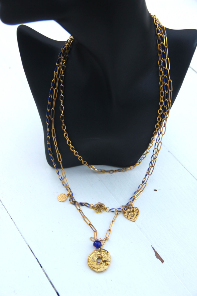 Les colliers triple rangs (2 modèles)