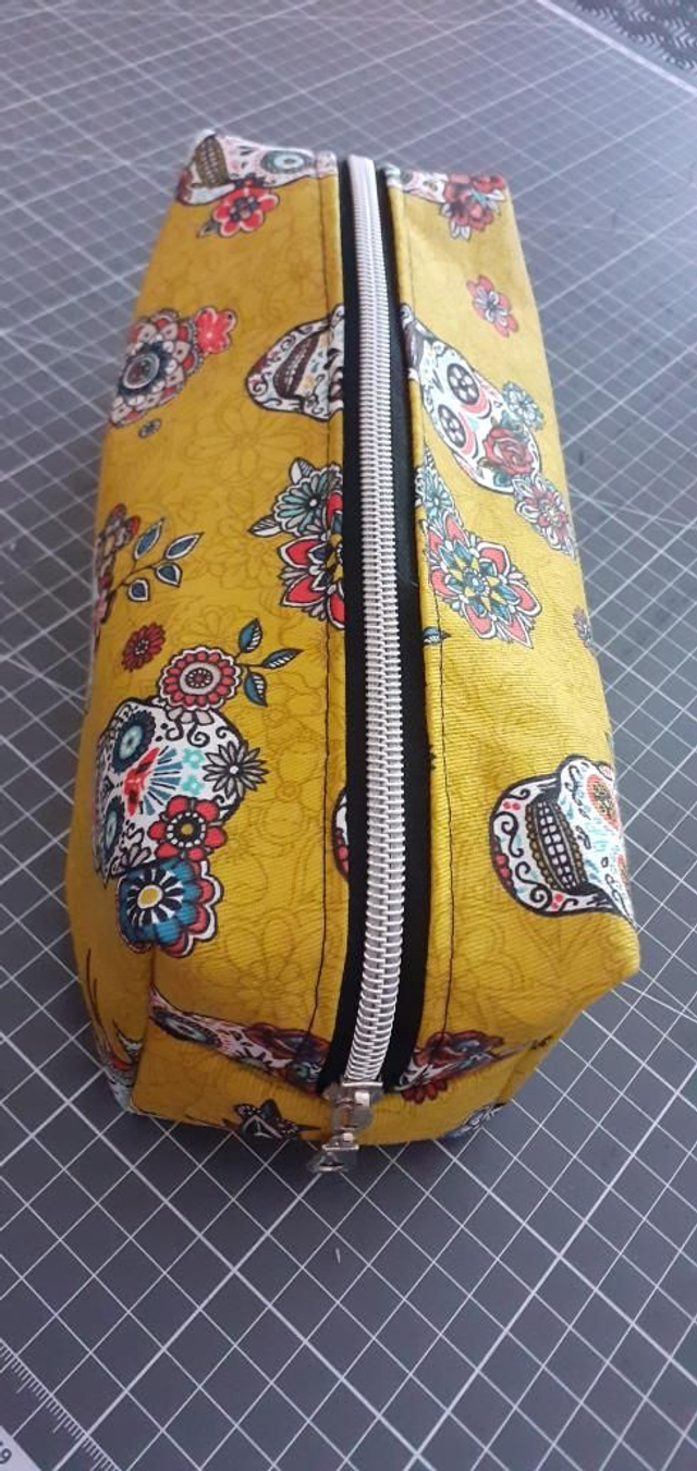 Trousse Rectangulaire Crânes Jaune