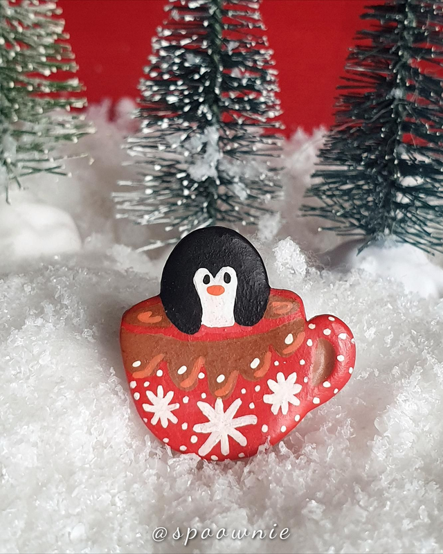 Pins Pingouin dans sa tasse de Chocolat chaud 