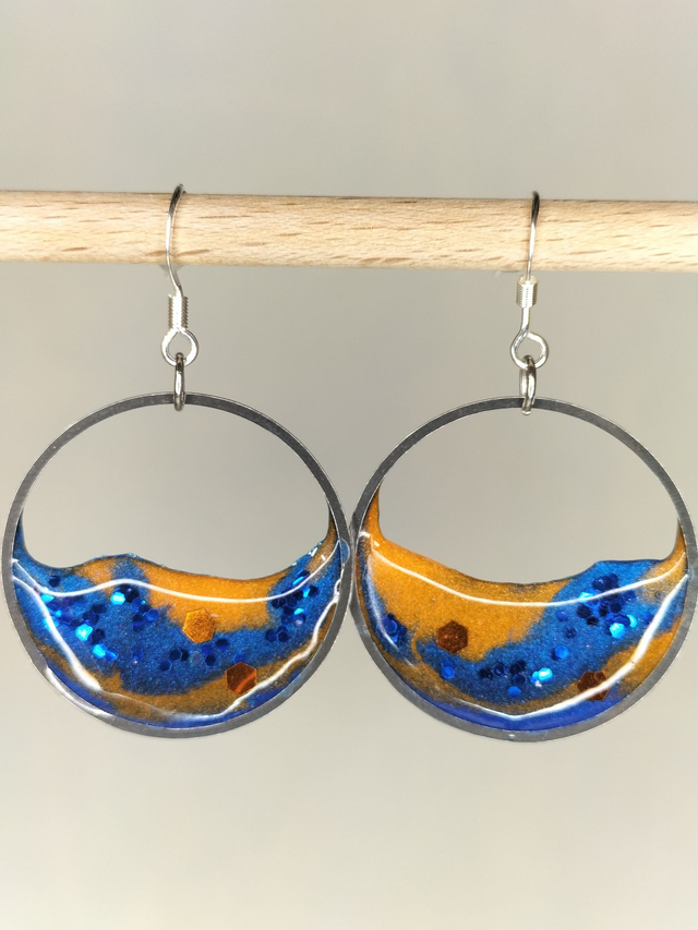 Boucles rondes résine bleue et orange