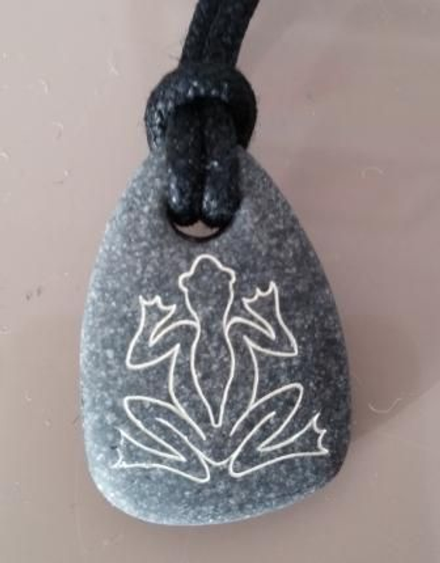 Pebble pendant - Frog