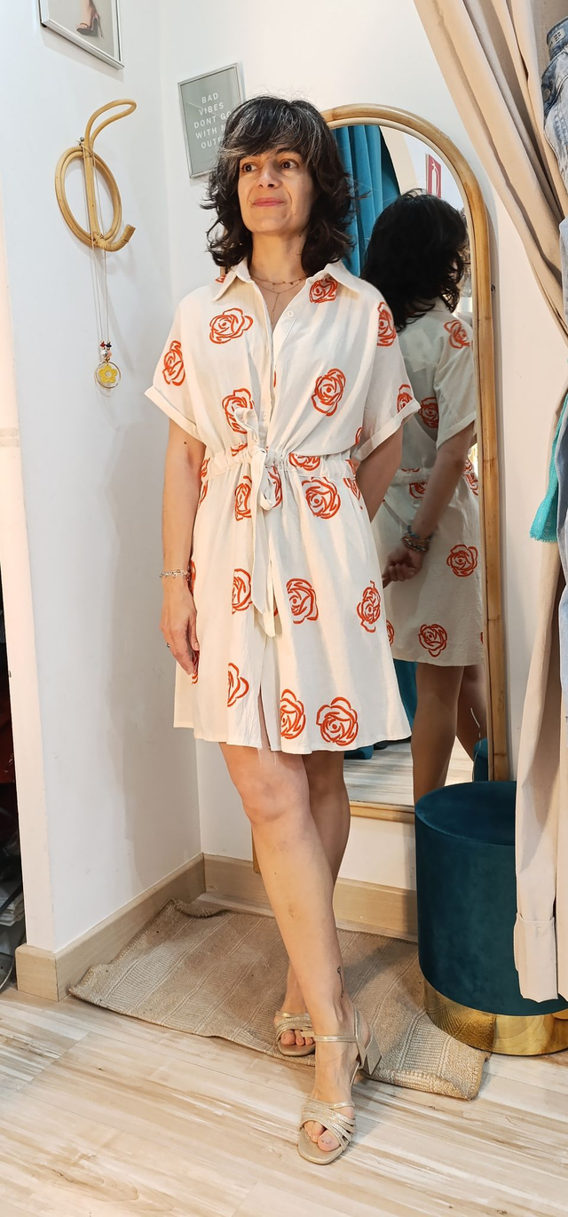 Vestido corto bordado naranja