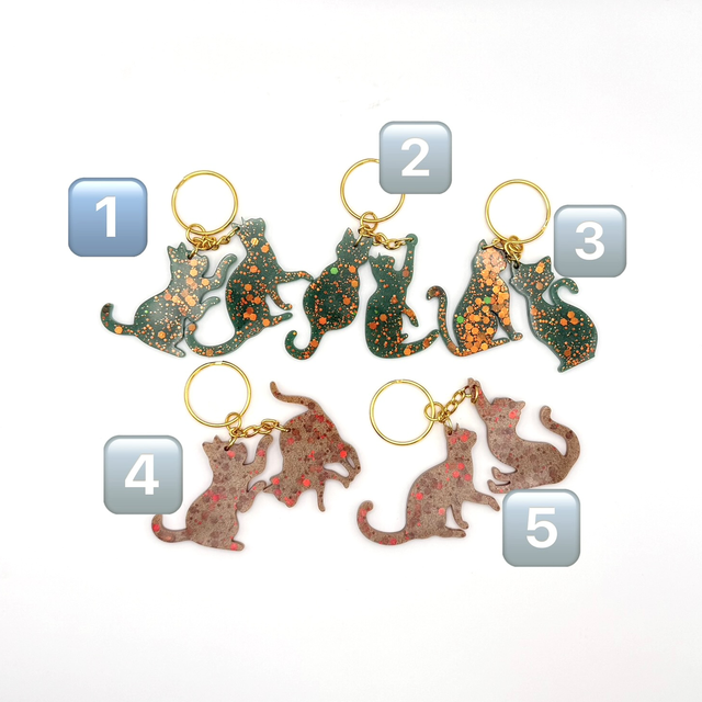 Chat double sur porte-clés 