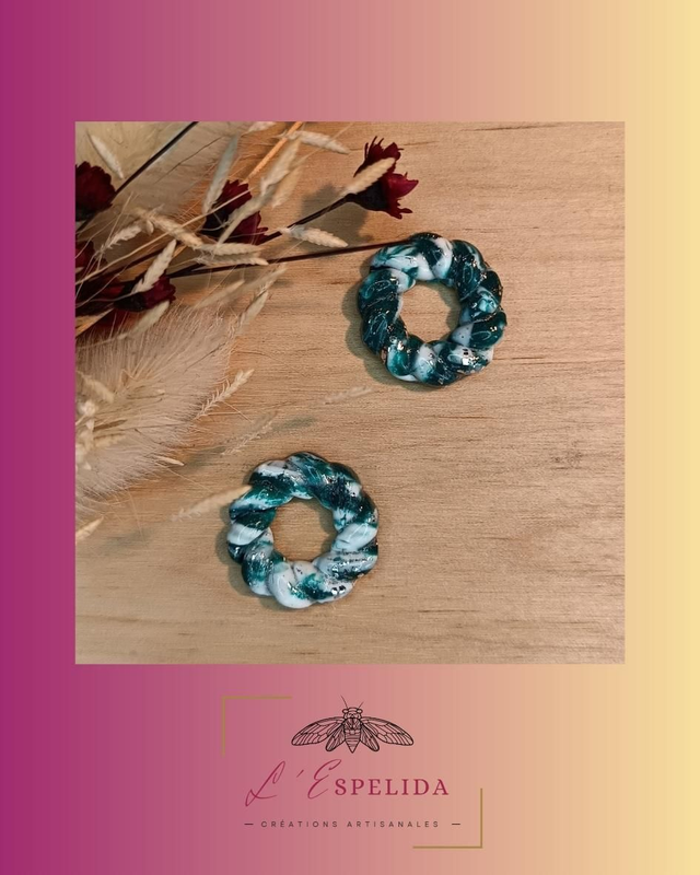 Plurielles couronnes vertes, blanches et feuilles argentées 