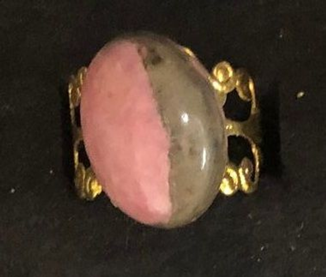 rhodonite (bague baroque dorée) 