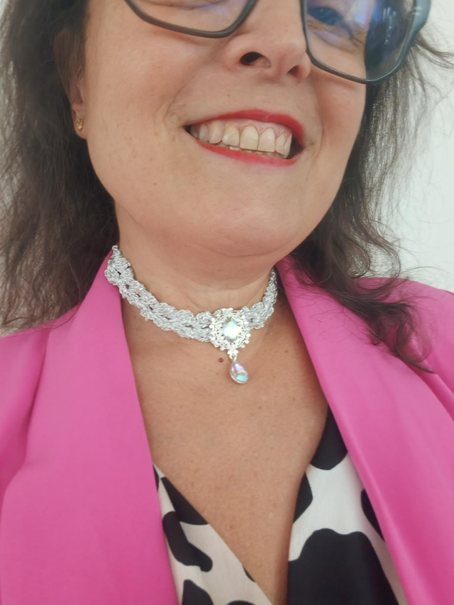 Tour de cou cabochon blanc 