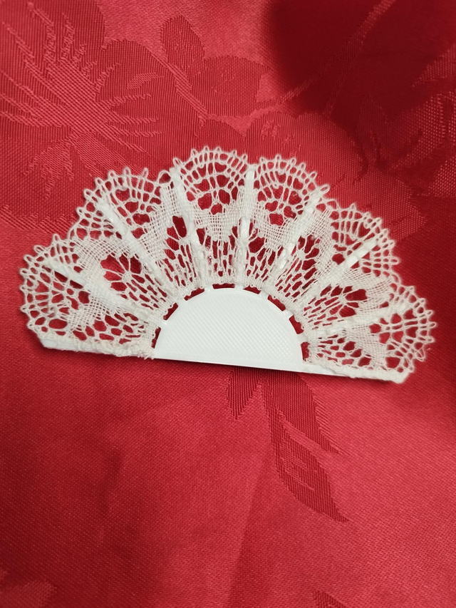 Broche éventail blanc 