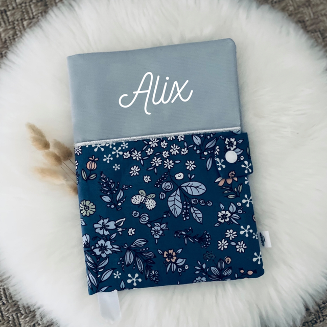 Protège carnet de santé imprimé fleurie avec prénom  