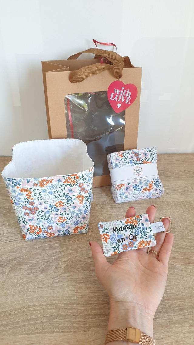 Coffret panier + 7 cotons démaquillants + porte clés fleuri orange