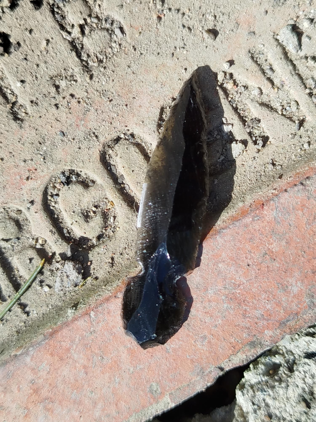 Obsidienne pointe de flèche 