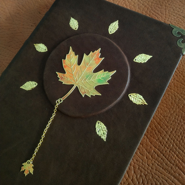 Grimoire cuir "Feuille d'Automne" (1)