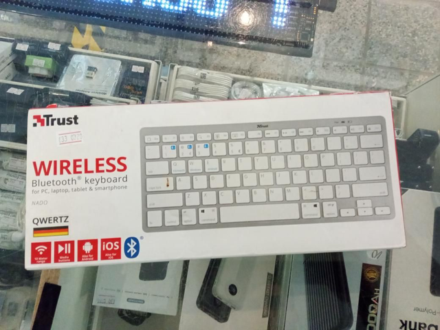 *0720- WIRELESS BLUETOOTH ® KEYBOARD FOR PC LAPTOP TABLET SMARTPHONE 