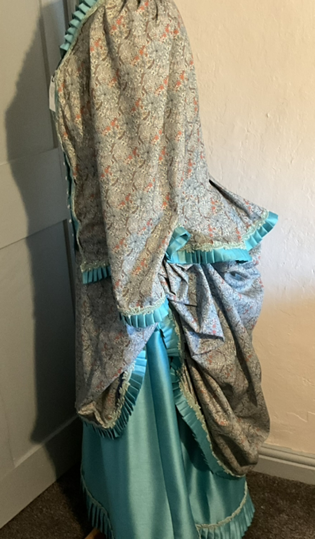 Victorian style 3 piece ensemble 018