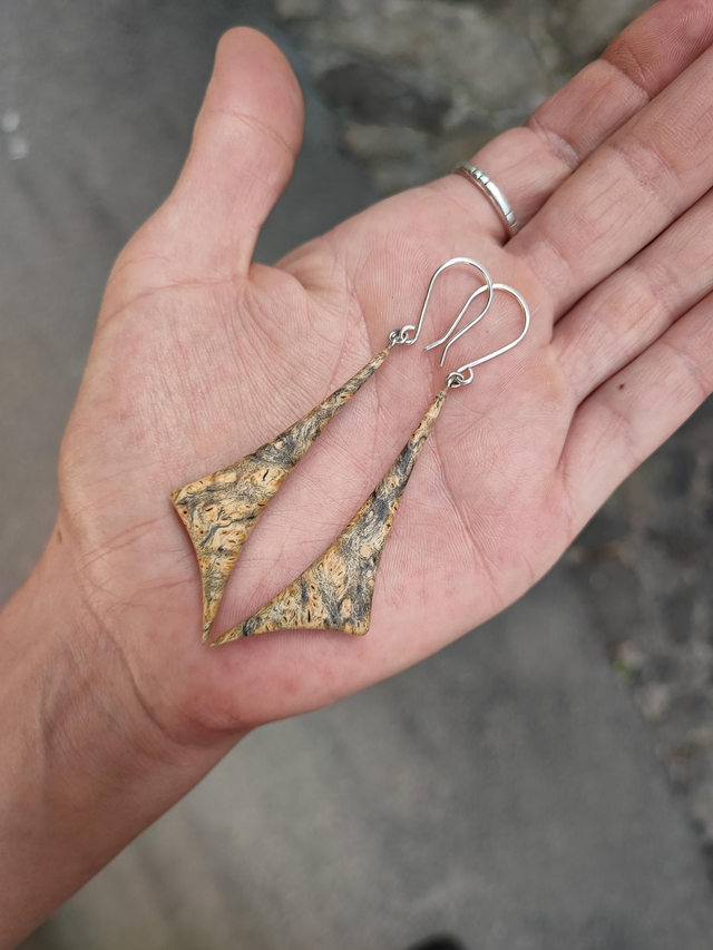 Boucles d'Oreilles en Bois de Loupe d'Érable Stabilisé noir et Argent