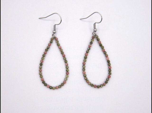Boucles d'oreilles gouttes unakites facettées