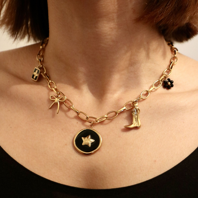 Collier étoile noir