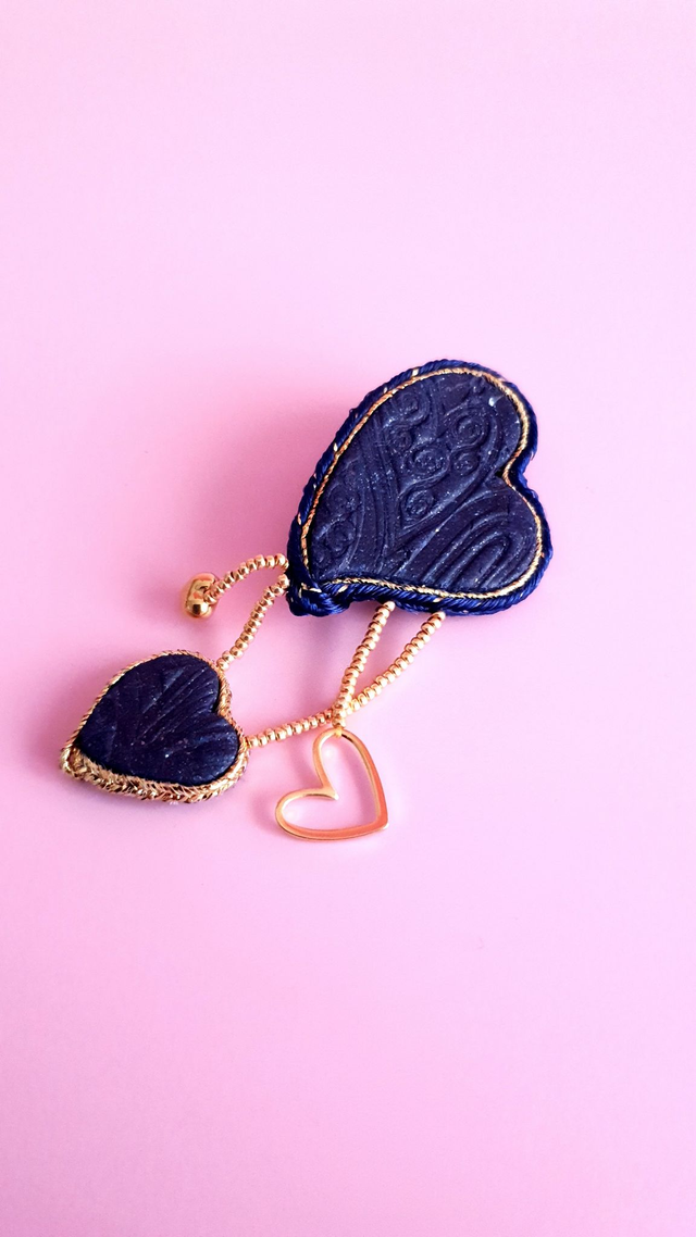 Broche Coups de coeur bleu nuit et doré