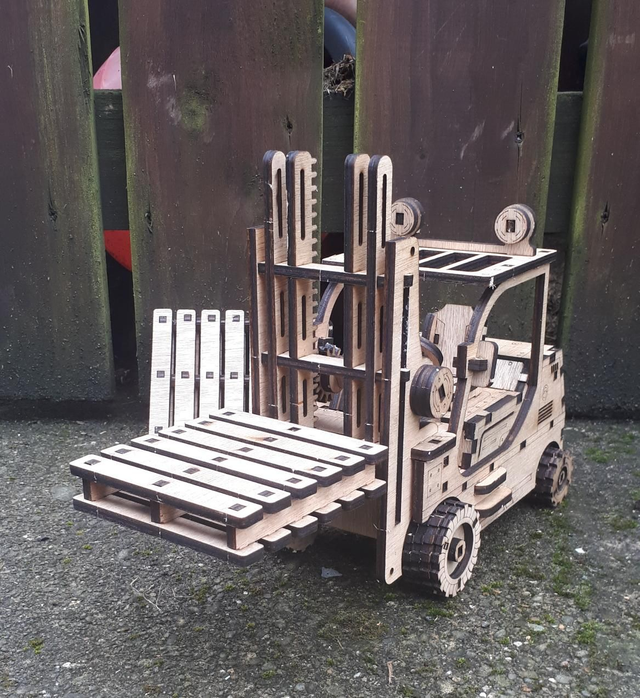 Forklift truck 
